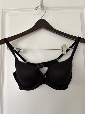 Victoria's Secret Black Lace-Edge T-Shirt Bra